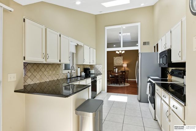 212 N 127th Plaza, Omaha, NE 68154