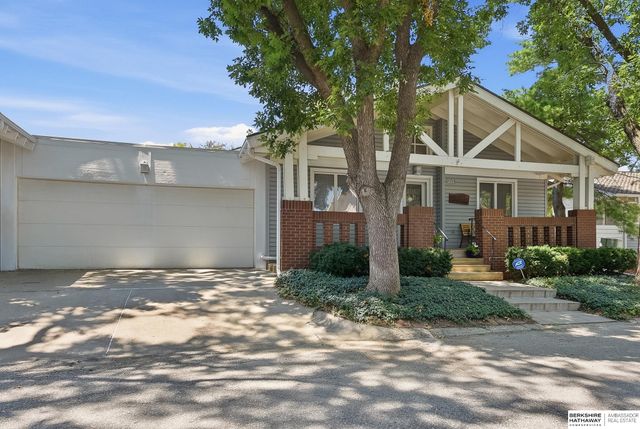 212 N 127th Plaza, Omaha, NE 68154