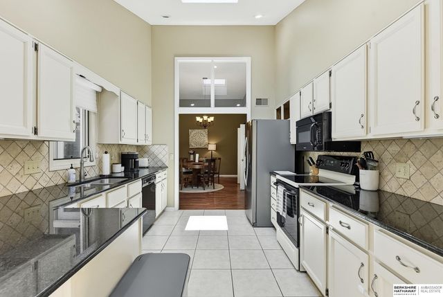 212 N 127th Plaza, Omaha, NE 68154