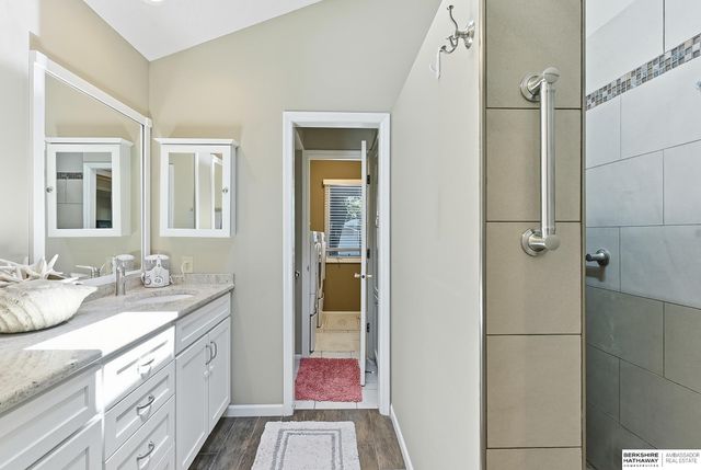 212 N 127th Plaza, Omaha, NE 68154