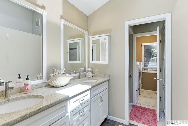 212 N 127th Plaza, Omaha, NE 68154