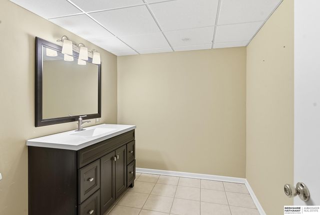 212 N 127th Plaza, Omaha, NE 68154