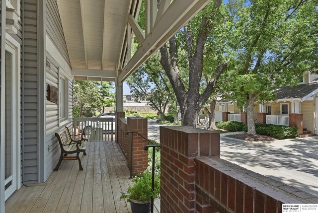 212 N 127th Plaza, Omaha, NE 68154