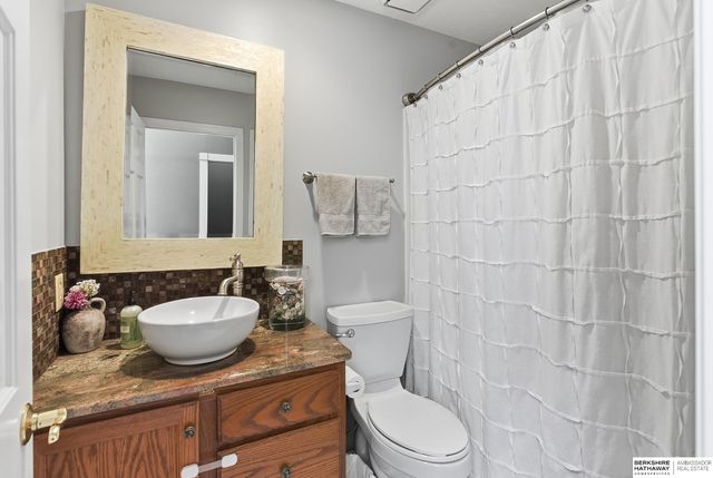 212 N 127th Plaza, Omaha, NE 68154