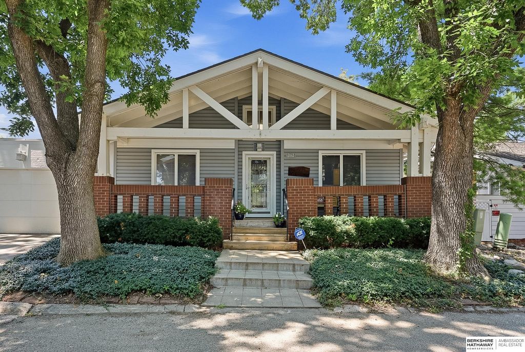 212 N 127th Plaza, Omaha, NE 68154