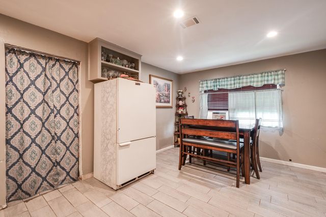 5119 Ripplebrook Drive, Houston, TX 77045