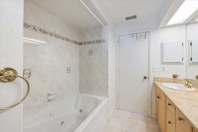 5151 OAKMONT PLACE, Sarasota, FL 34242