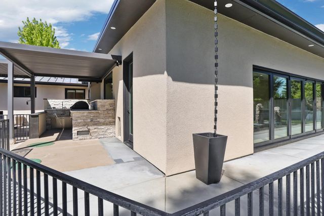 10764 N Elkhorn Dr, Stockton, CA 95209