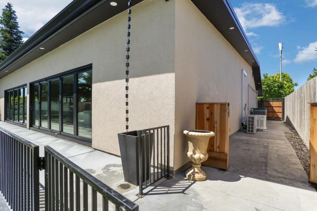 10764 N Elkhorn Dr, Stockton, CA 95209