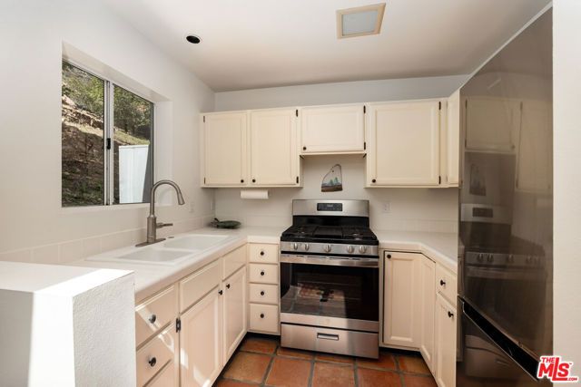 1060 Ladera Lane, Santa Barbara, CA 93108