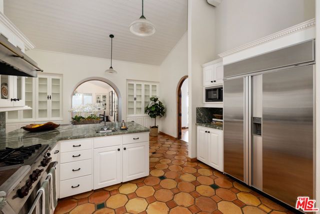 1060 Ladera Lane, Santa Barbara, CA 93108