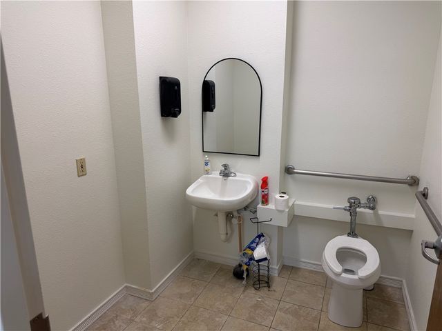 201 SW 14th Street 106, Bentonville, AR 72712