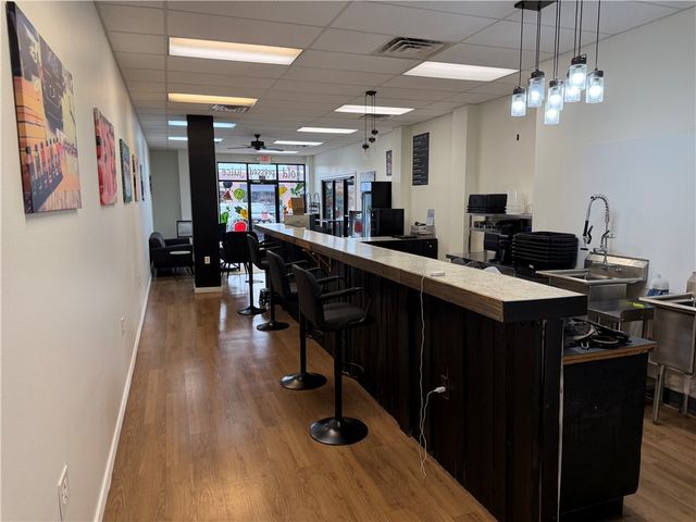 201 SW 14th Street 106, Bentonville, AR 72712