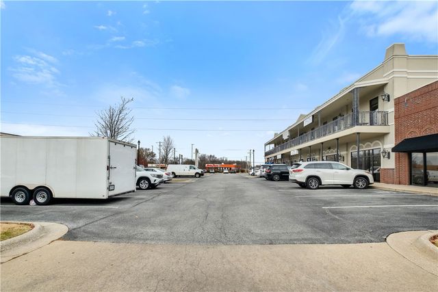 201 SW 14th Street 106, Bentonville, AR 72712