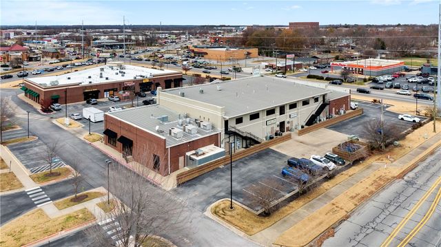 201 SW 14th Street 106, Bentonville, AR 72712