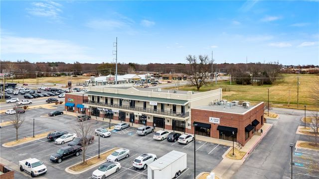 201 SW 14th Street 106, Bentonville, AR 72712