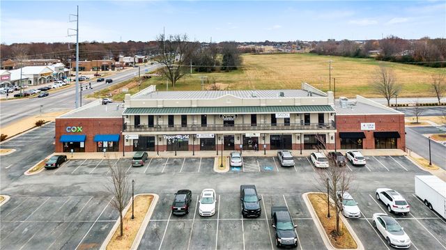 201 SW 14th Street 106, Bentonville, AR 72712
