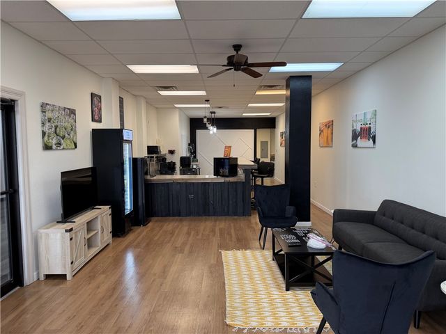 201 SW 14th Street 106, Bentonville, AR 72712