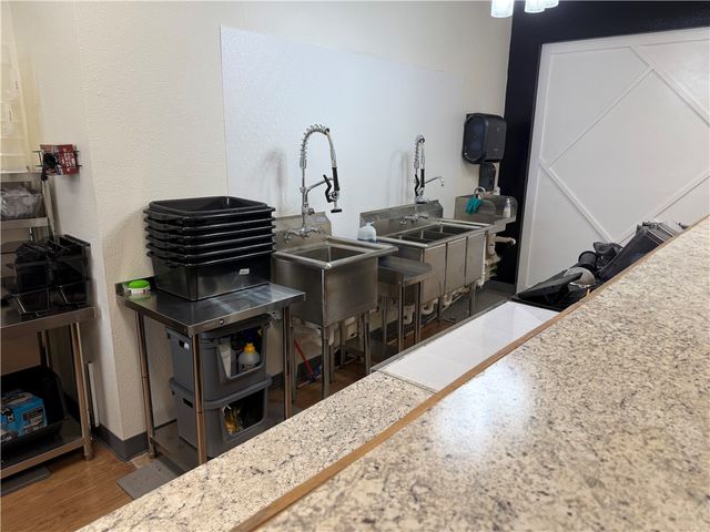 201 SW 14th Street 106, Bentonville, AR 72712