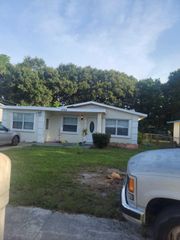 2705 E Avenue E, Fort Pierce, FL 34947