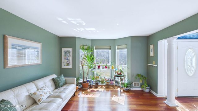 272 E Pleasant Grove Road, Jackson, NJ 08527