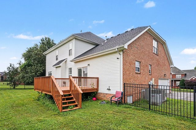 102 Clairmonte Ln, Hendersonville, TN 37075