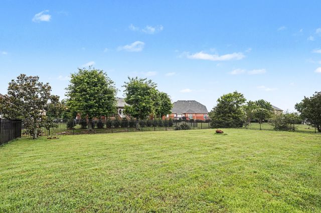 102 Clairmonte Ln, Hendersonville, TN 37075