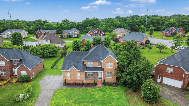 102 Clairmonte Ln, Hendersonville, TN 37075