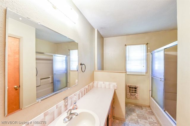 405 W Ray Fine Boulevard, Roland, OK 74954