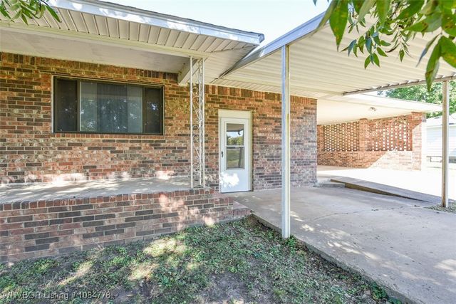 405 W Ray Fine Boulevard, Roland, OK 74954