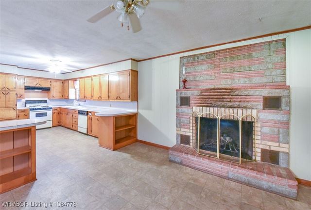 405 W Ray Fine Boulevard, Roland, OK 74954