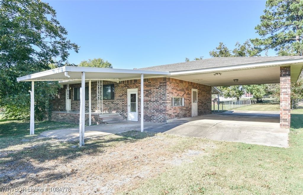 405 W Ray Fine Boulevard, Roland, OK 74954