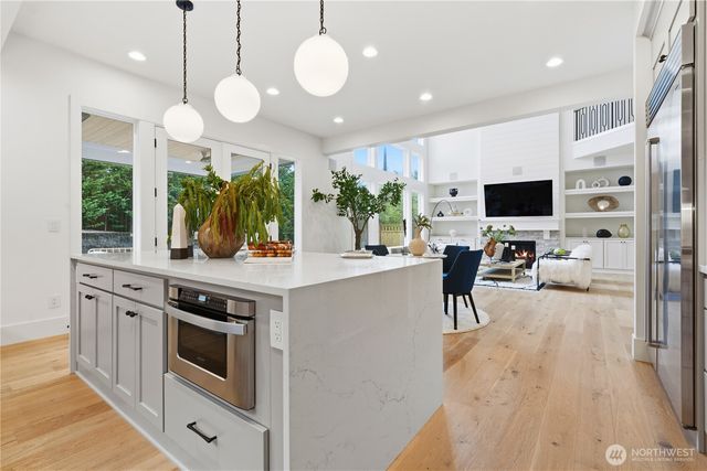 2582 136th Lane SE, Bellevue, WA 98005