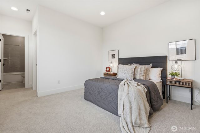 2582 136th Lane SE, Bellevue, WA 98005