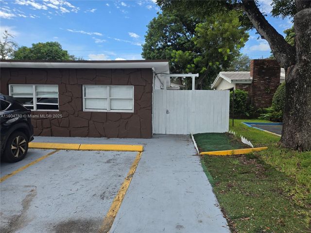 5712 Hollywood Blvd 2, Hollywood, FL 33021