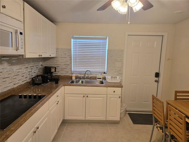 5712 Hollywood Blvd 2, Hollywood, FL 33021