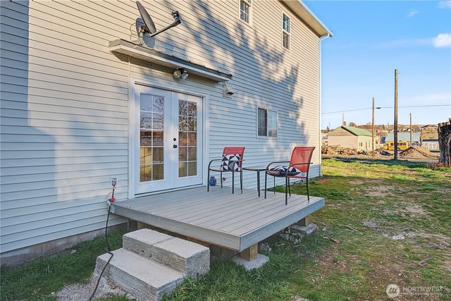 225 S D Street, Washtucna, WA 99371