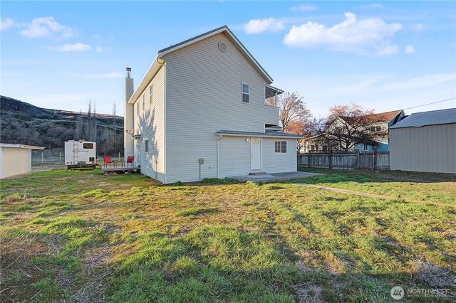 225 S D Street, Washtucna, WA 99371