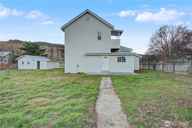 225 S D Street, Washtucna, WA 99371