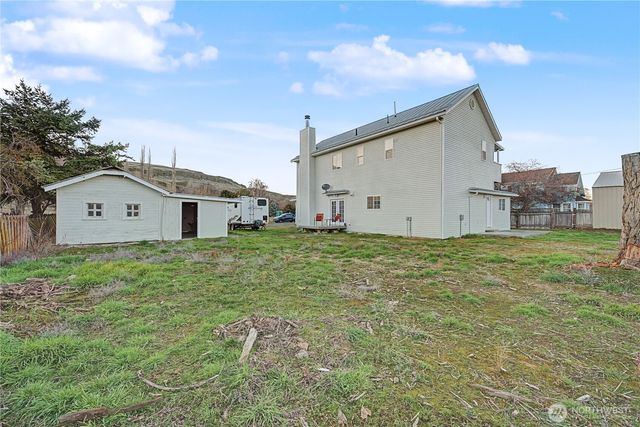 225 S D Street, Washtucna, WA 99371
