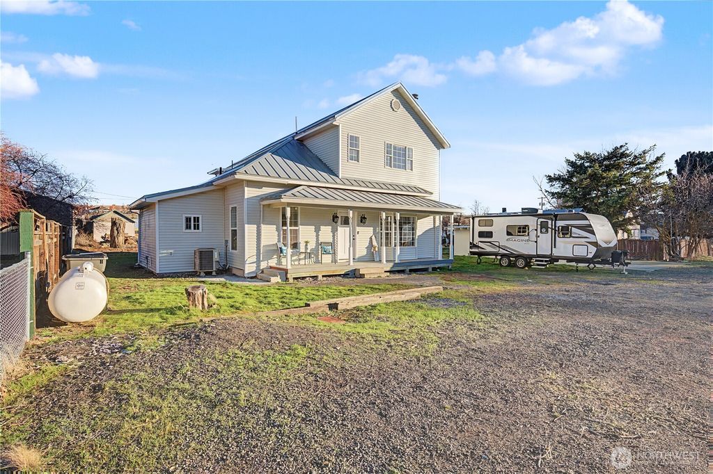225 S D Street, Washtucna, WA 99371