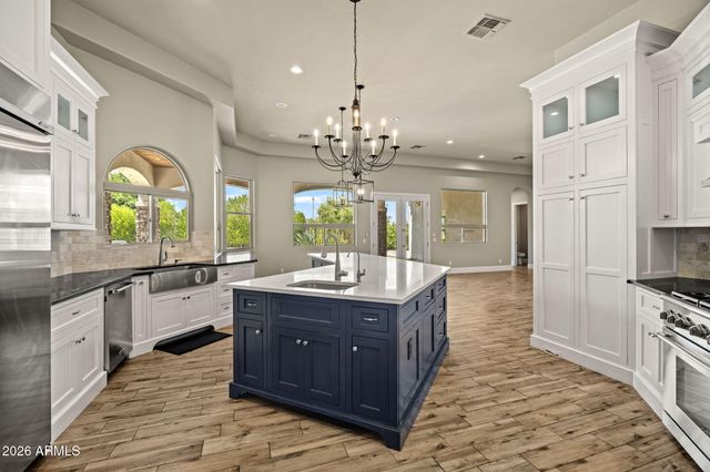 5600 S GEMSTONE Drive, Chandler, AZ 85249