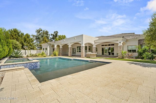 5600 S GEMSTONE Drive, Chandler, AZ 85249