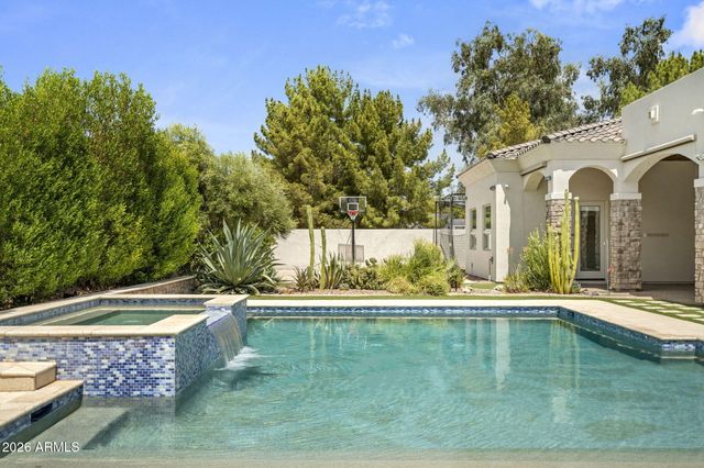 5600 S GEMSTONE Drive, Chandler, AZ 85249