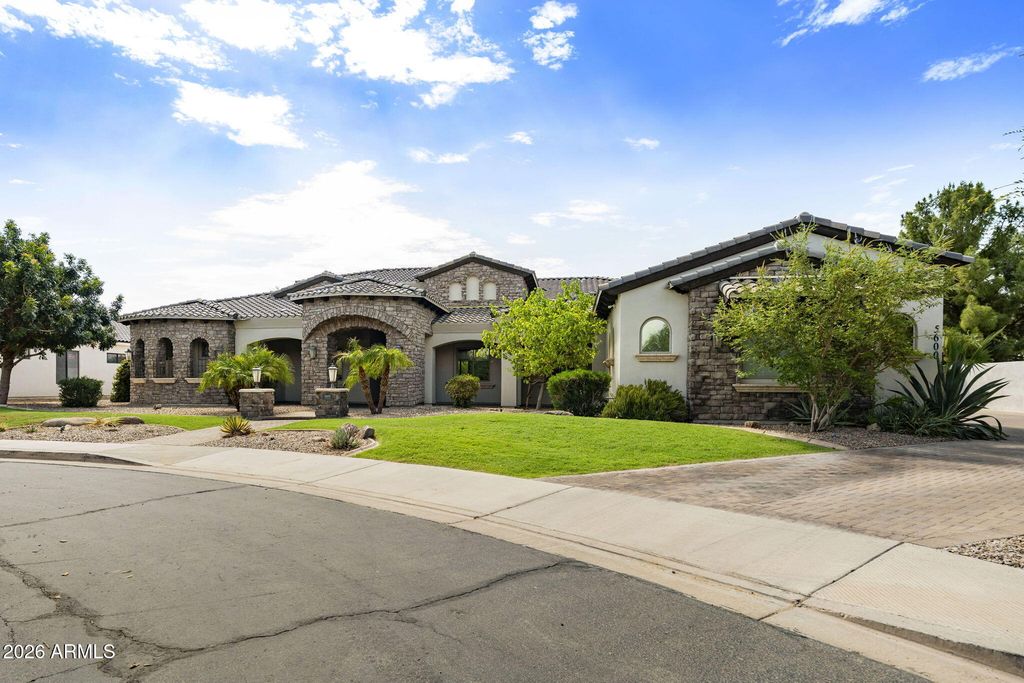 5600 S GEMSTONE Drive, Chandler, AZ 85249 — photo 4