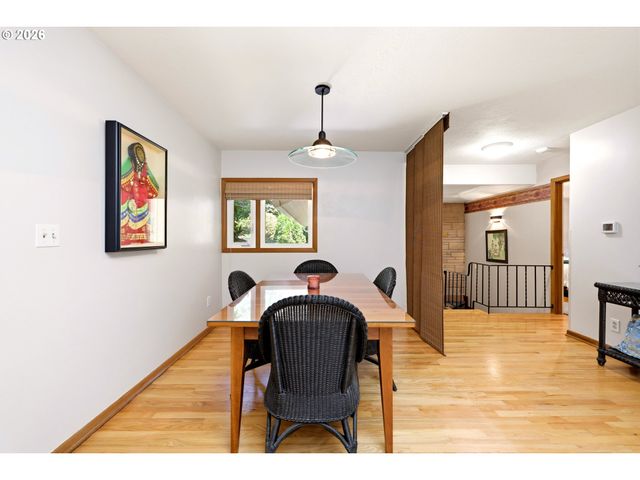 2210 Sw BROADWAY Dr, Portland, OR 97201