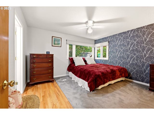 2210 Sw BROADWAY Dr, Portland, OR 97201