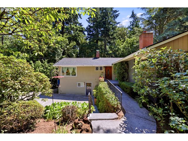 2210 Sw BROADWAY Dr, Portland, OR 97201