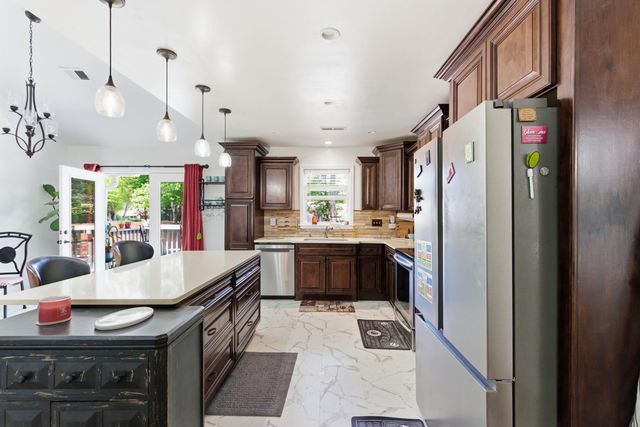 91 Willow Oak Circle, North Charleston, SC 29418