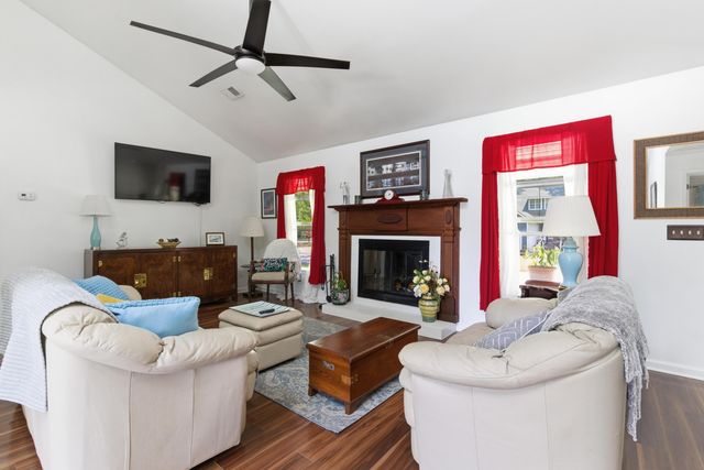 91 Willow Oak Circle, North Charleston, SC 29418